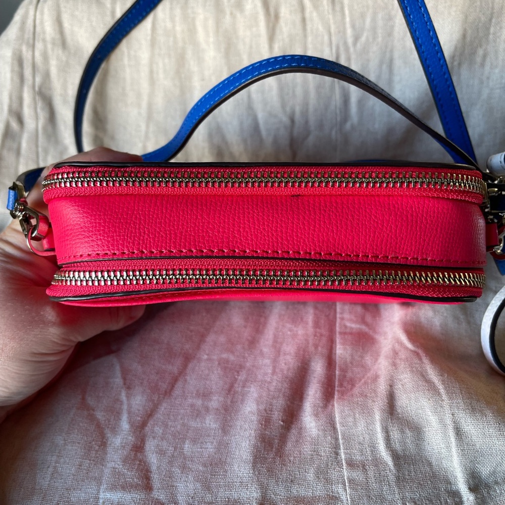 HENRI BENDEL pink crossbody/wristlet wallet bag with detachable blue strap!! - Picture 10 of 15